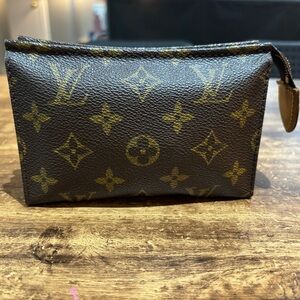 Louis Vuitton 15 toiletry pouch
